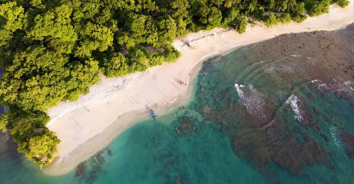 How to Uncover Unique Travel Gems While Exploring